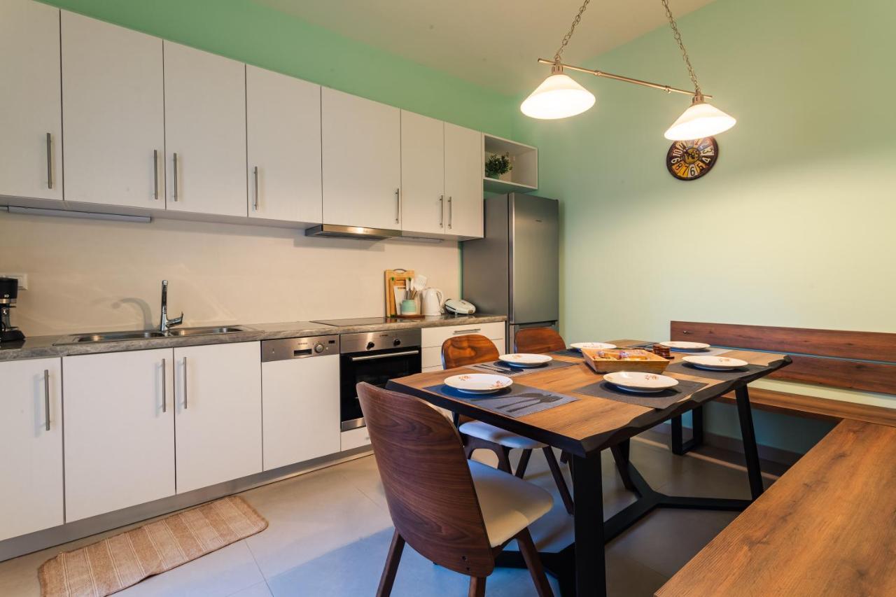 Upscale Modern Escape In The Historic Center Apartment Kalamata Exterior photo